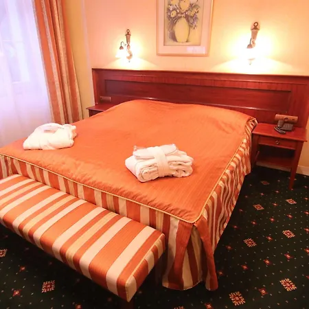 Humboldt Park & Hotel