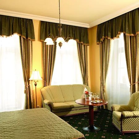 Humboldt Park & 4* Karlovy Vary
